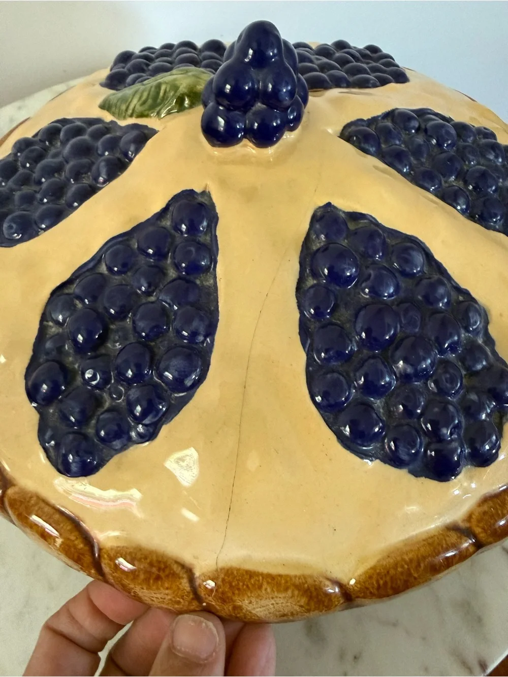 Beautiful Vintage Ceramic Blueberry Pie Dish with Lid – Handcrafted Pie Keeper